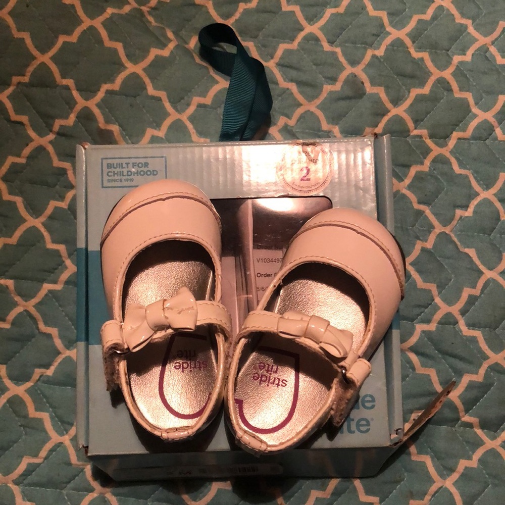 Stride rite white paten leather toddler dress shoe